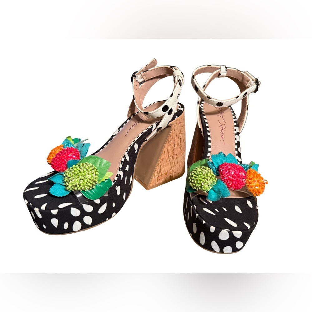 Betsey Johnson NWT Sprite Sz 7M Platform Block Heel Sandals Fruit Appliqué SH302 - Picture 4 of 14
